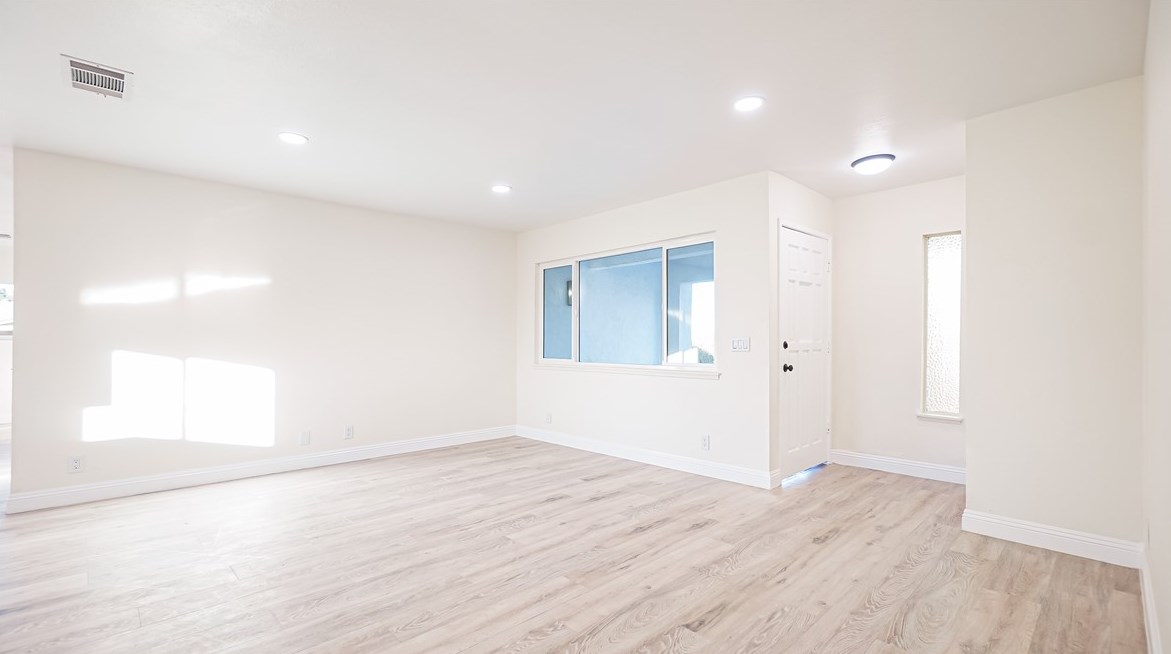 8898 8th Ave, Hesperia CA  92345-3963 exterior