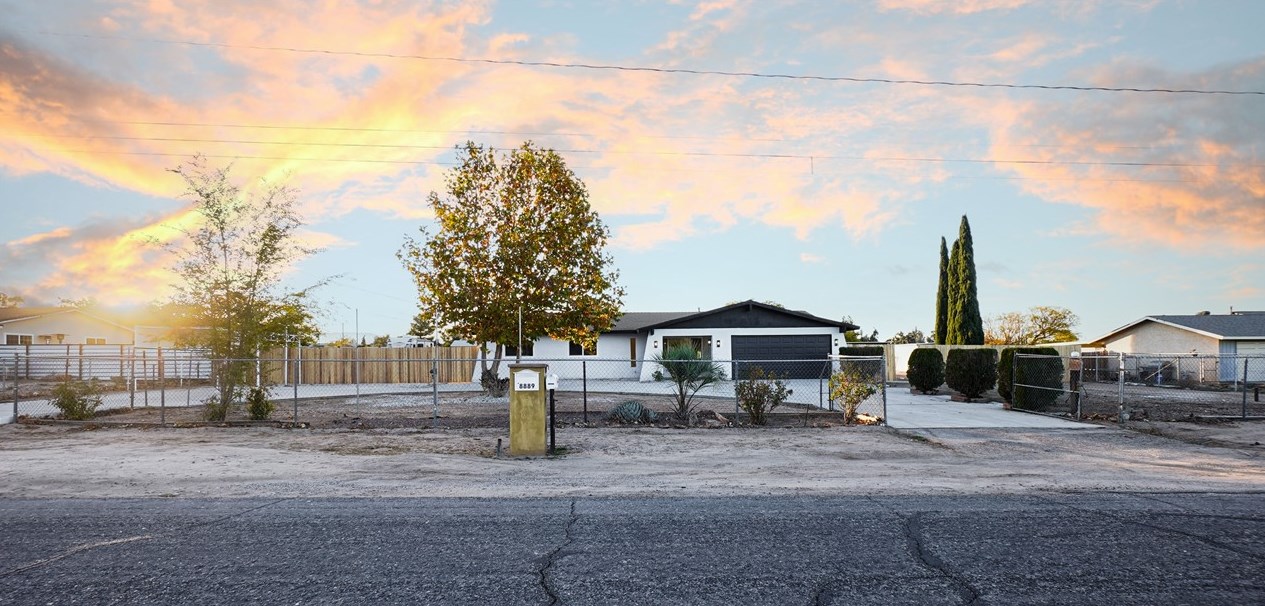 8898 8th Ave, Hesperia, CA 92345