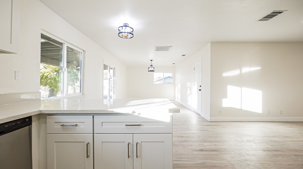 8898 8th Ave, Hesperia CA  92345-3963 exterior