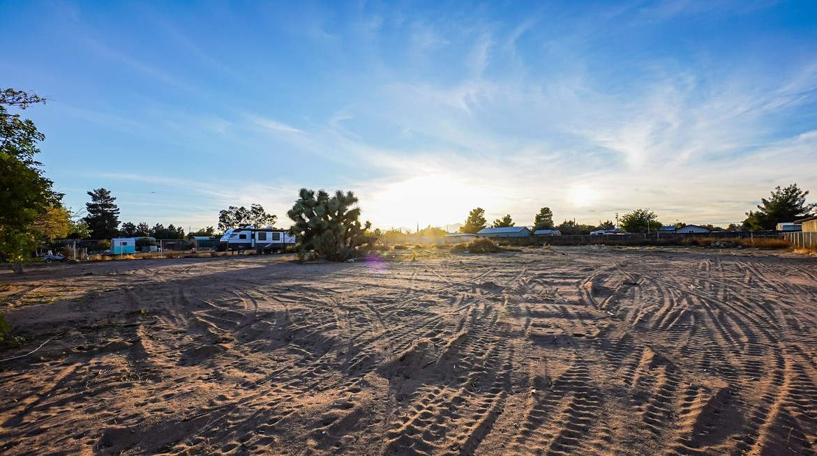 8898 8th Ave, Hesperia CA  92345-3963 exterior