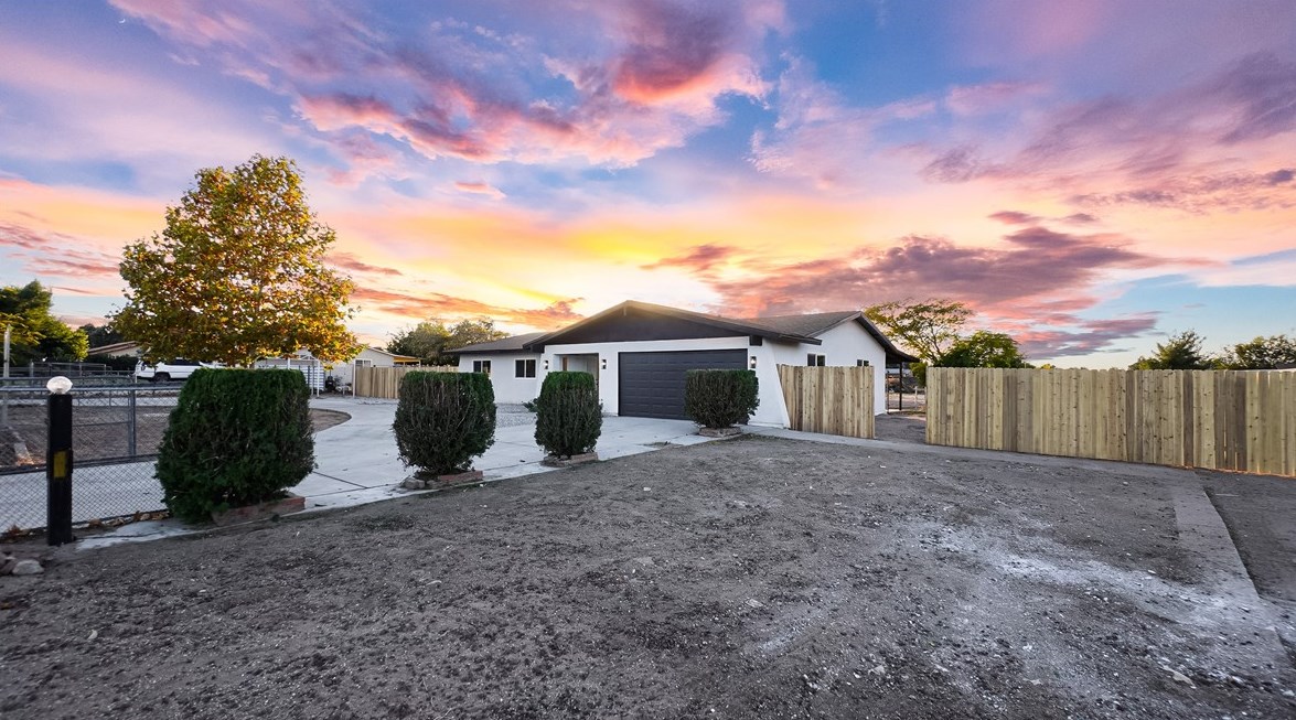 8898 8th Ave, Hesperia CA  92345-3963 exterior