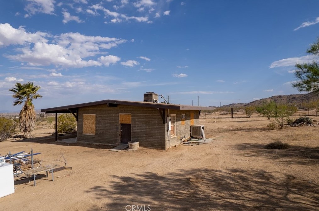 2633 Kickapoo Trl, Yucca Valley CA 92285-3419 exterior
