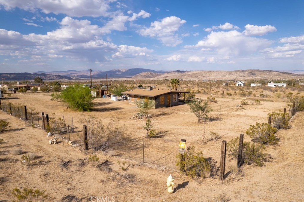 2633 Kickapoo Trl, Yucca Valley CA 92285-3419 exterior