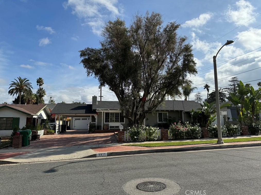 1911 Davis St, Corona, CA 92882-5219