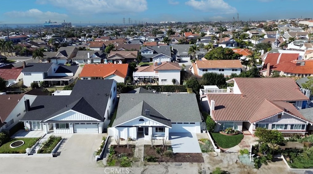 21391 Lemontree Ln, Huntington Beach, CA 92646-7545
