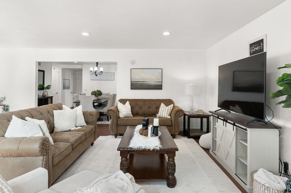 4662 Operetta Dr, Huntington Beach, CA 92649-2275
