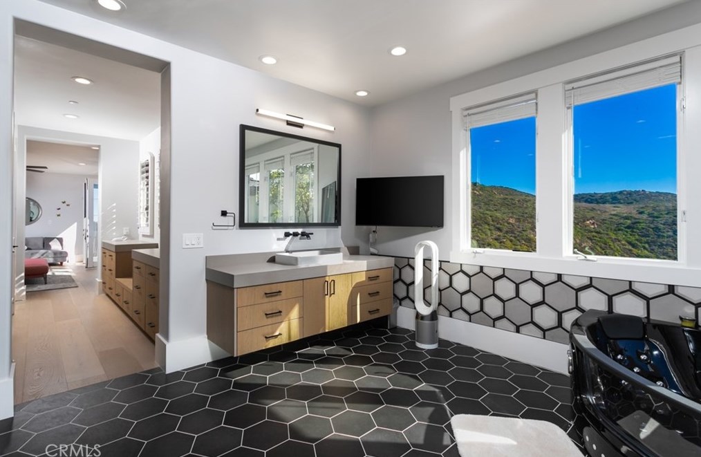 12 Clearview, Newport Beach CA  92657-1518 exterior