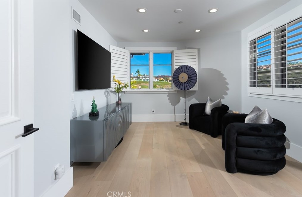 12 Clearview, Newport Beach CA  92657-1518 exterior