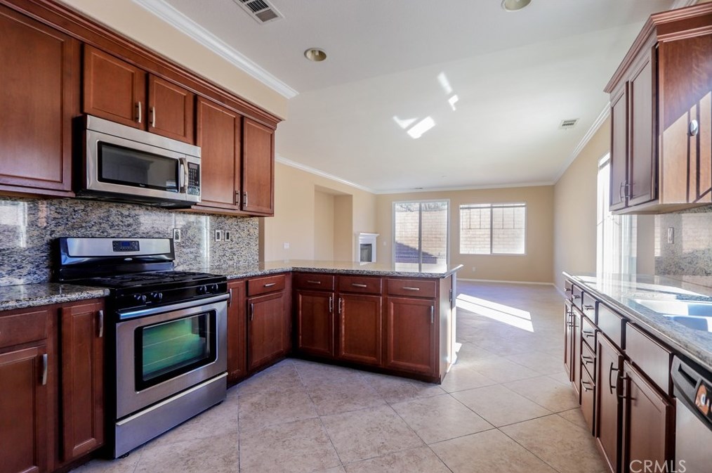 27212 Golden Field Ct, Moreno Valley CA  92555-4539 exterior