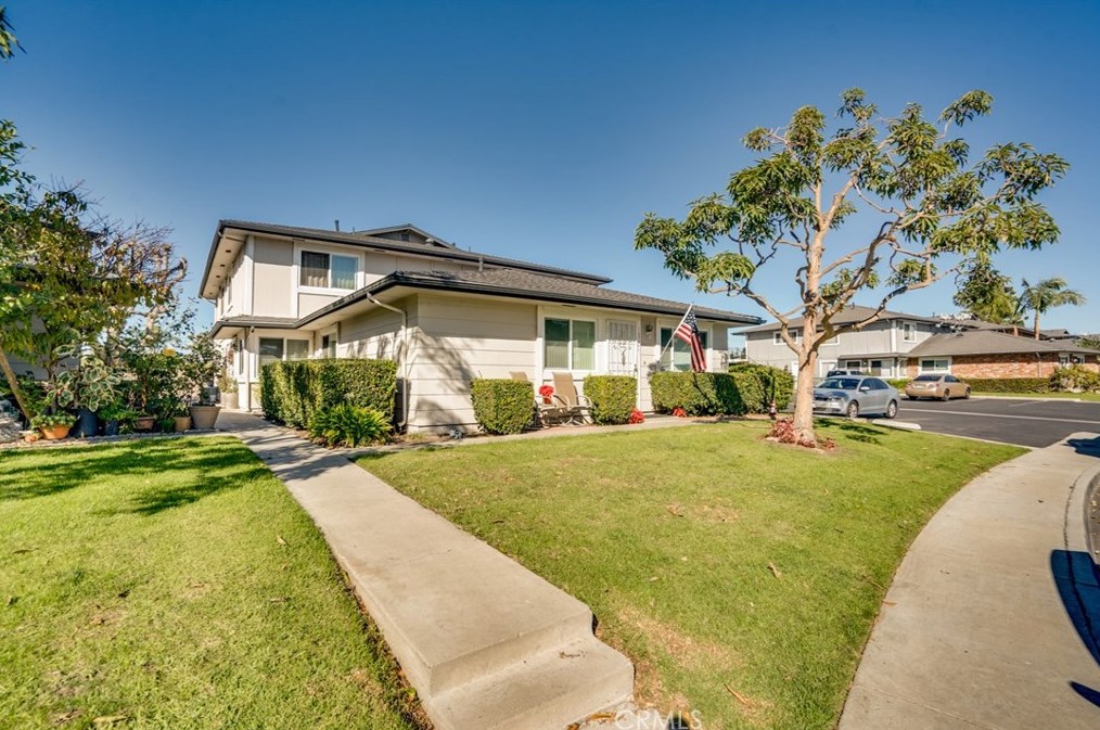 16721 Arbor Cir, Huntington Beach CA  92647-7334 exterior