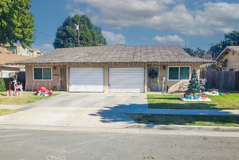 17582 Roxanne Ln, Huntington Beach, CA 92647-8955