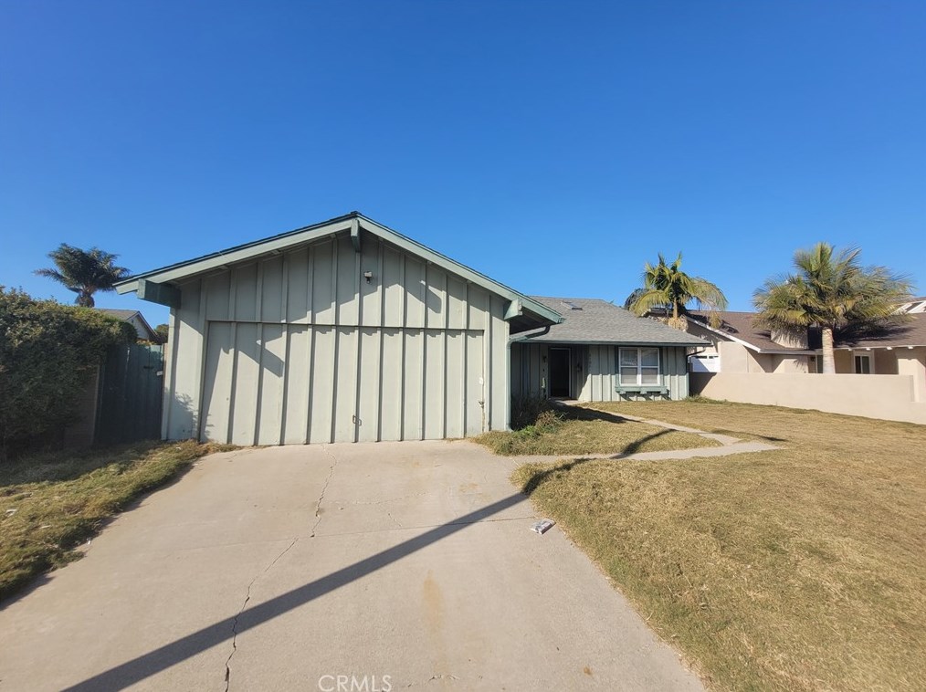 21061 Galbar Cir, Huntington Beach, CA 92646-7412