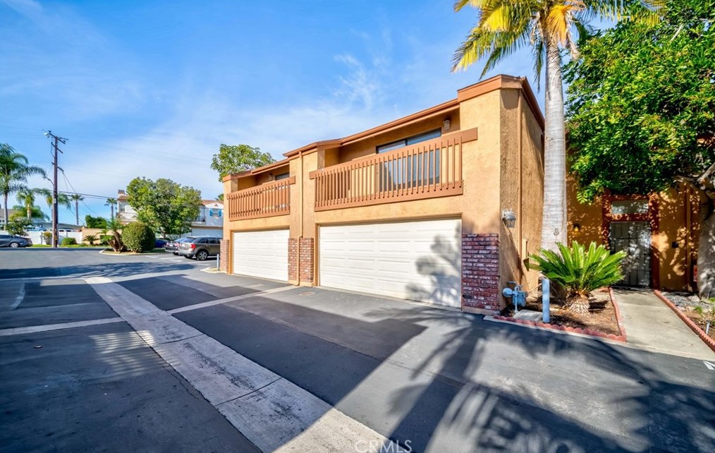 2286 Pacific Ave #2, Costa Mesa, CA 92627