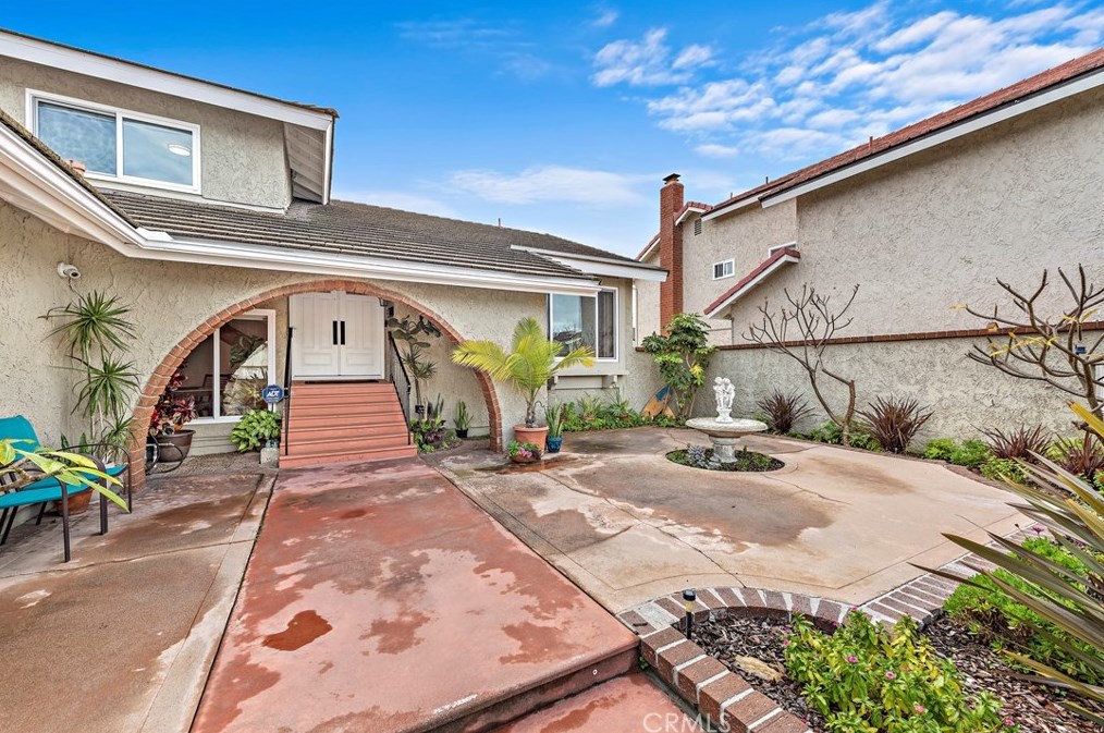 6802 Sunview Dr, Huntington Beach, CA 92647-2949
