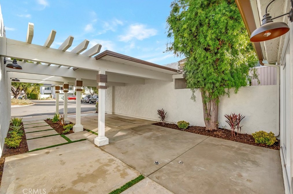 11 Whitewood Way, Irvine CA  92612-2722 exterior