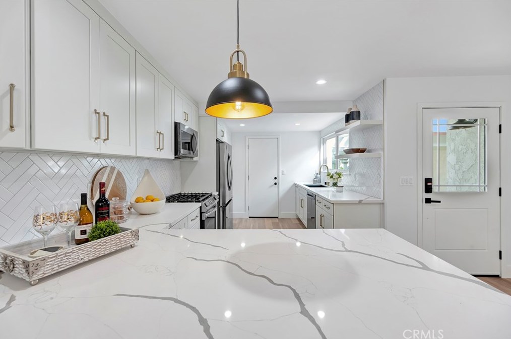 11 Whitewood Way, Irvine CA  92612-2722 exterior