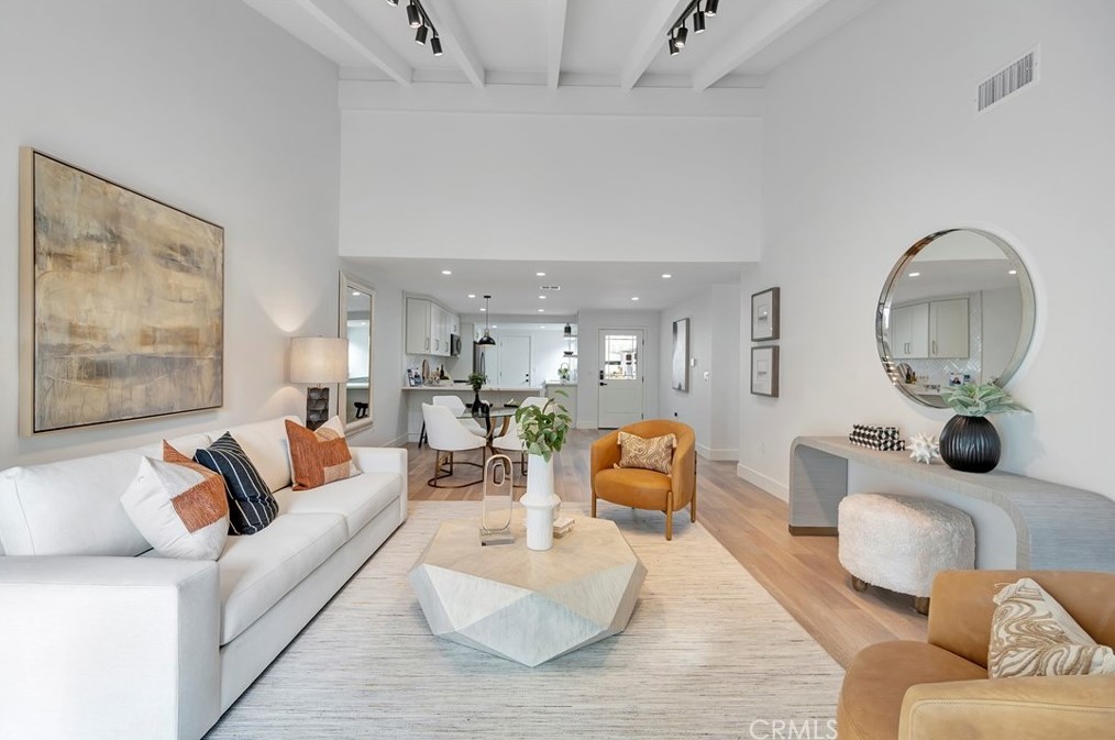 11 Whitewood Way, Irvine CA  92612-2722 exterior