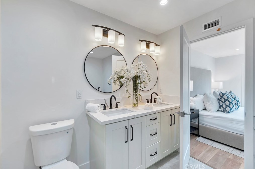 11 Whitewood Way, Irvine CA  92612-2722 exterior