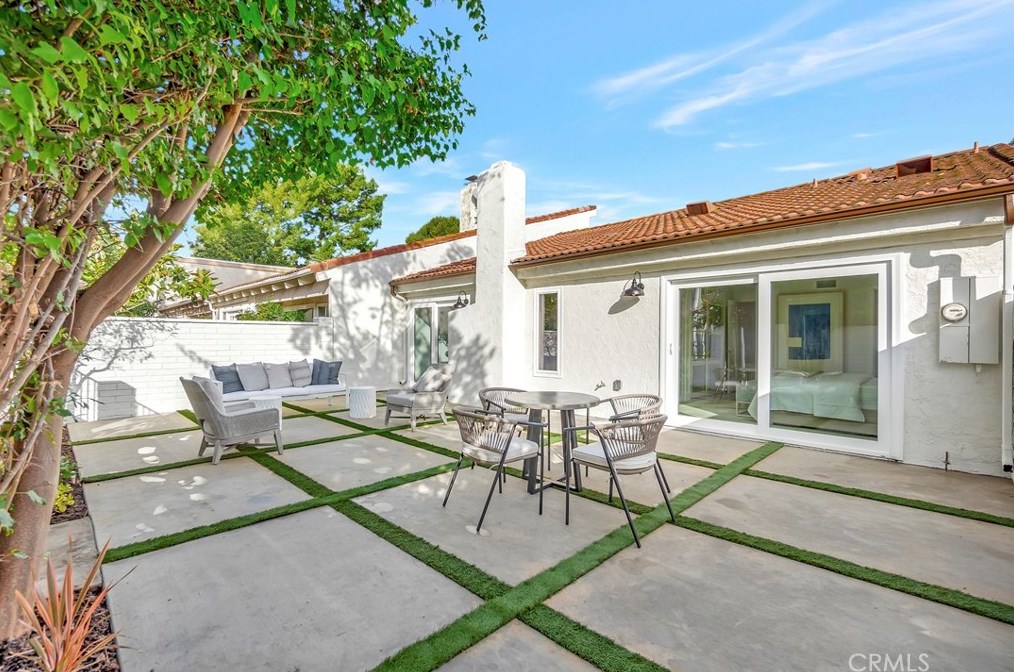 11 Whitewood Way, Irvine CA  92612-2722 exterior