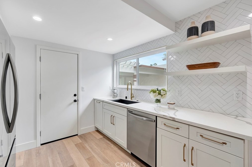 11 Whitewood Way, Irvine CA  92612-2722 exterior