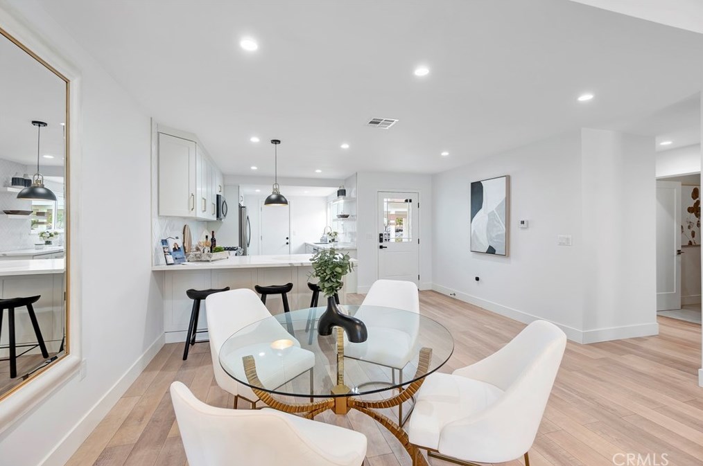 11 Whitewood Way, Irvine CA  92612-2722 exterior