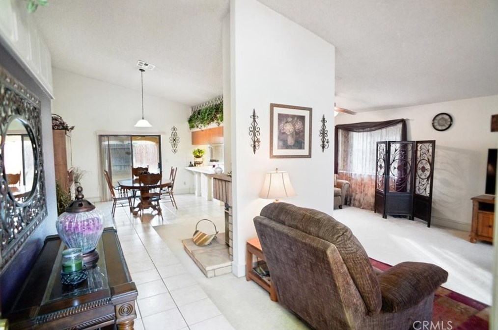 1614 E Lingard St, Lancaster, CA 93535