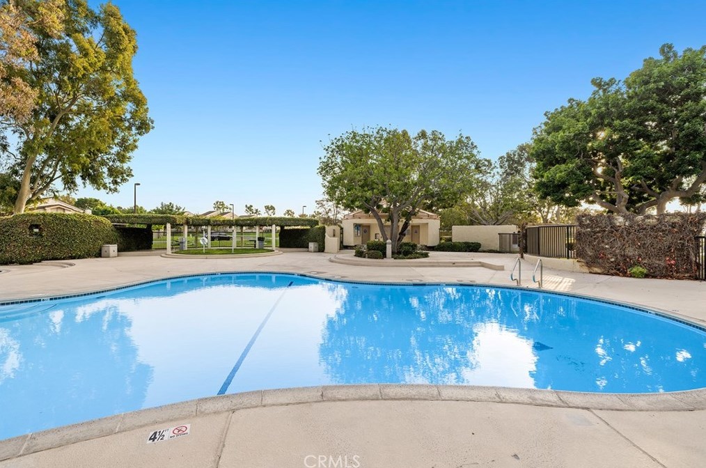 48 Sandpiper, Irvine CA  92604-3685 exterior