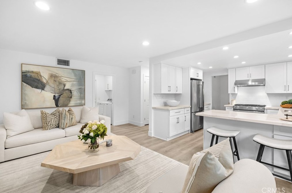 48 Sandpiper, Irvine CA  92604-3685 exterior