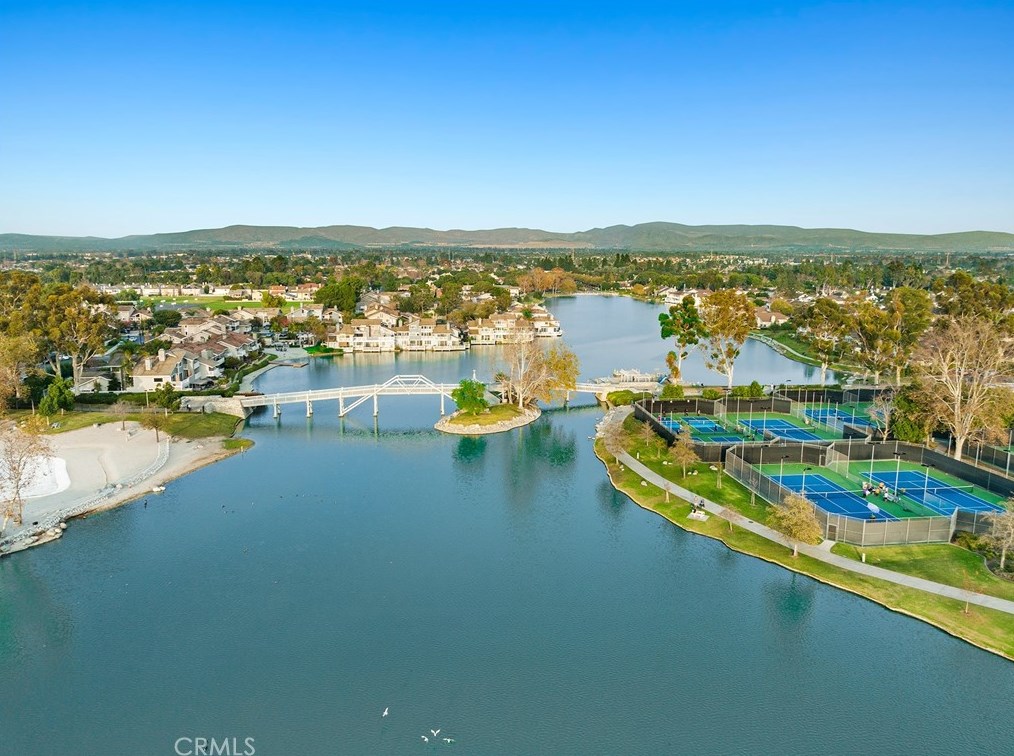 48 Sandpiper, Irvine CA  92604-3685 exterior