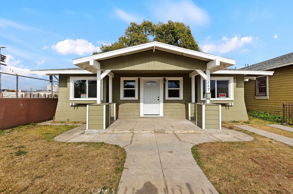 229 87th St, Los Angeles, CA 90003-3452
