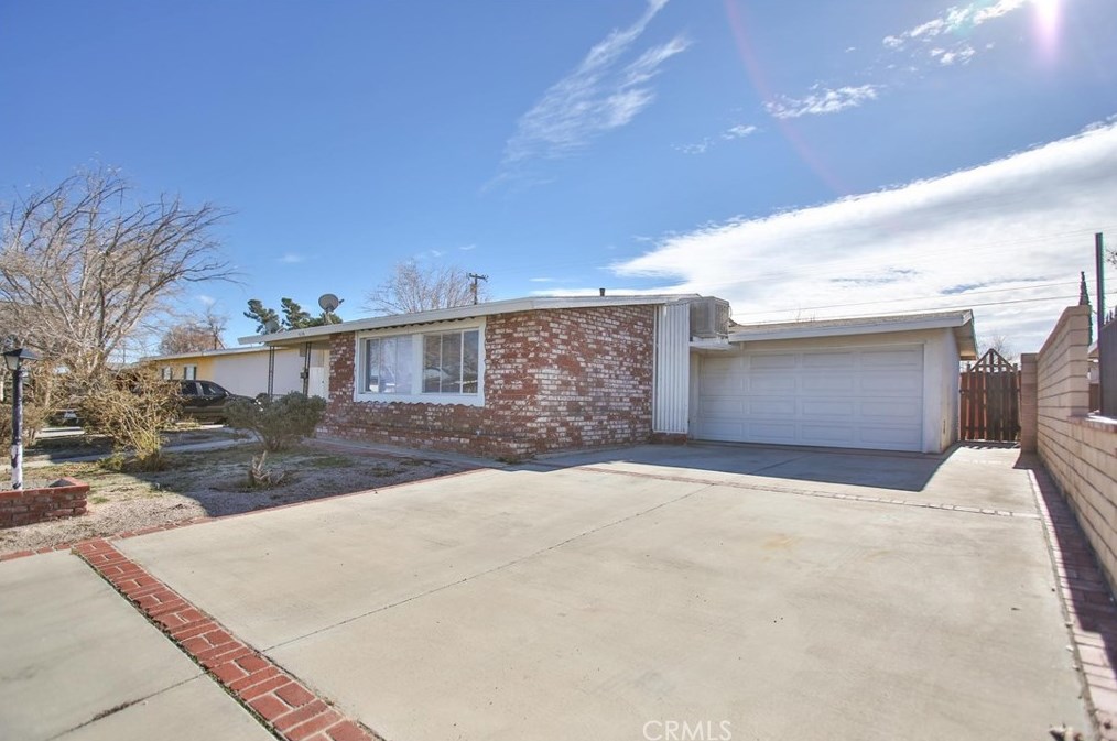 1634 Sweetbrier St, Palmdale, CA 93550-3922