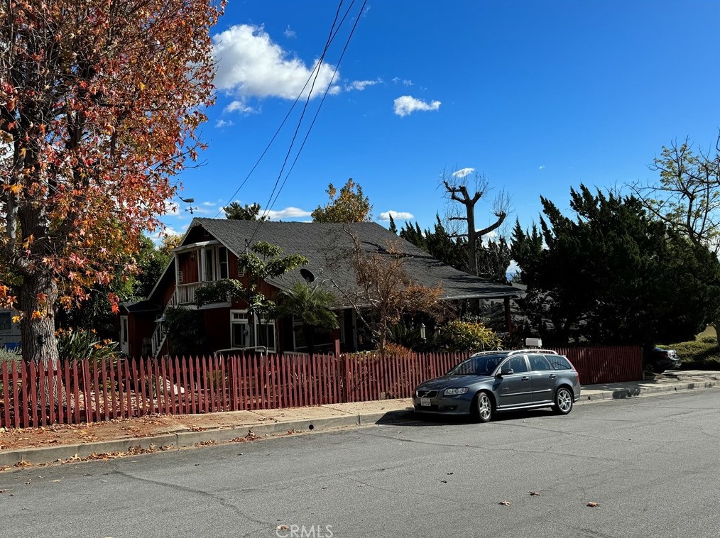 238 Auburn Ave, Sierra Madre, CA 91024-1148