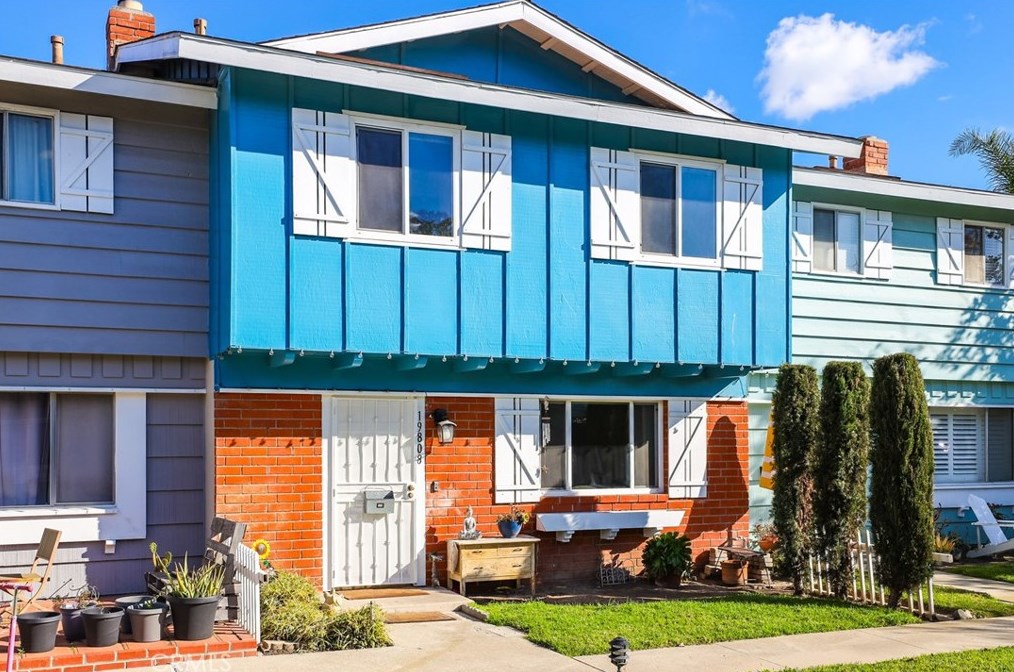 19808 Ramsgate Ln, Huntington Beach, CA 92646-4345