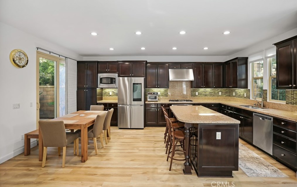 44 Pawprint, Irvine CA  92618-8862 exterior