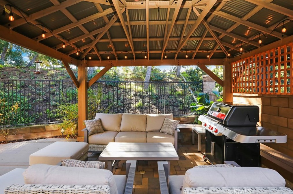 44 Pawprint, Irvine CA  92618-8862 exterior