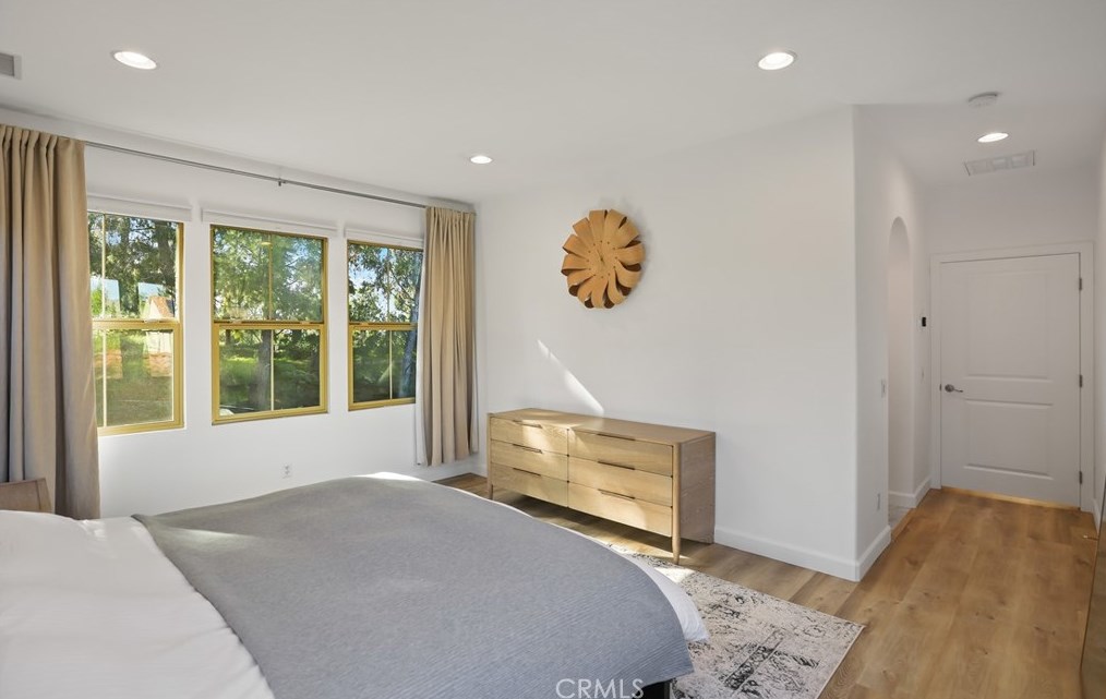 44 Pawprint, Irvine CA  92618-8862 exterior