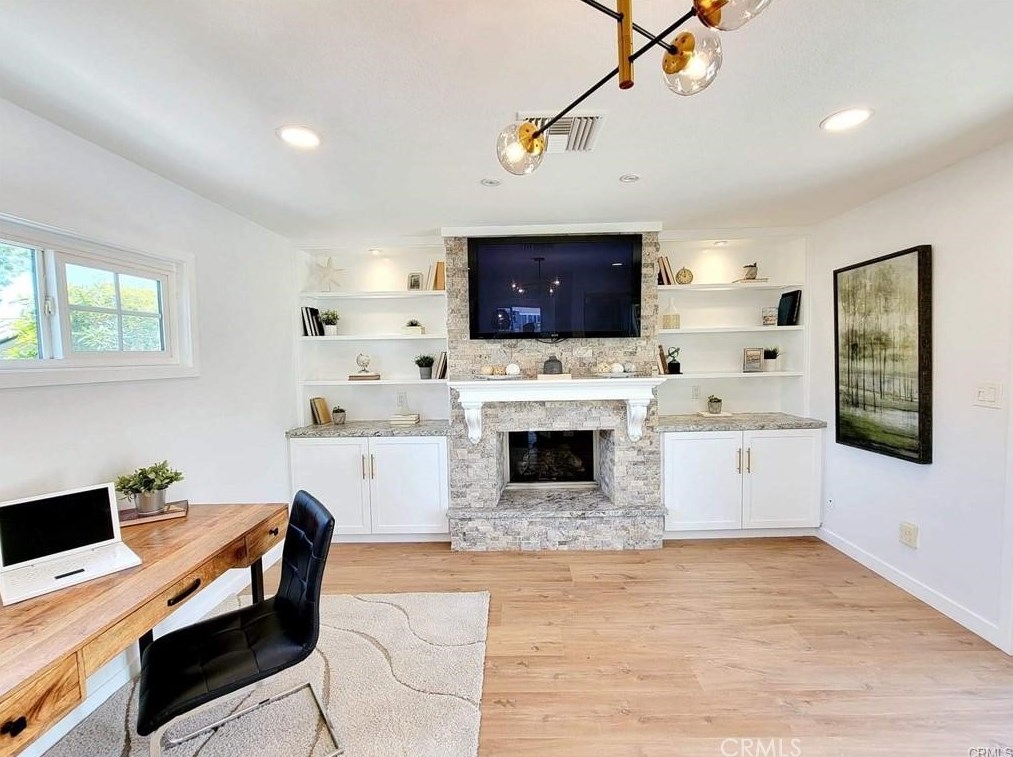 16141 Davis Ln, Huntington Beach CA  92649-2414 exterior