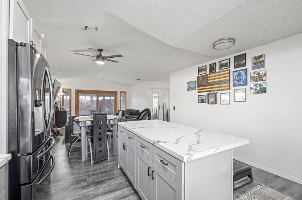 509 Cynthia St, Beaumont CA  92223-4743 exterior