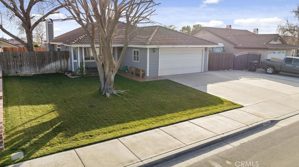 509 Cynthia St, Beaumont CA  92223-4743 exterior