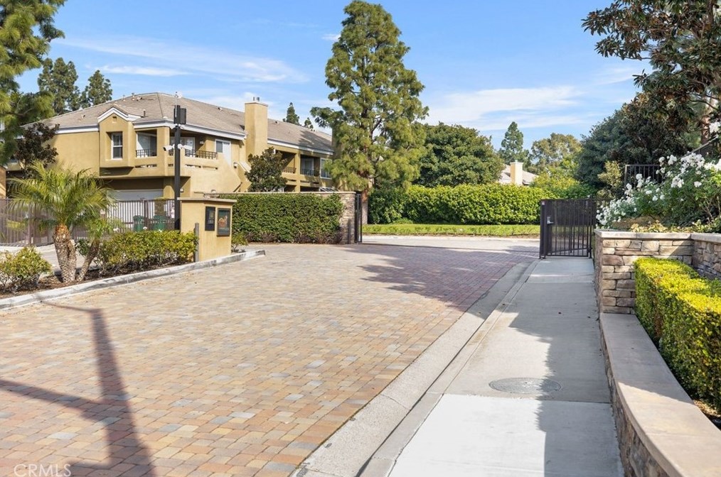 66 Vassar Aisle, Irvine CA  92612-4142 exterior