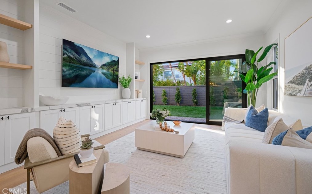 6507 Havenwood Cir, Huntington Beach CA  92648-6621 exterior