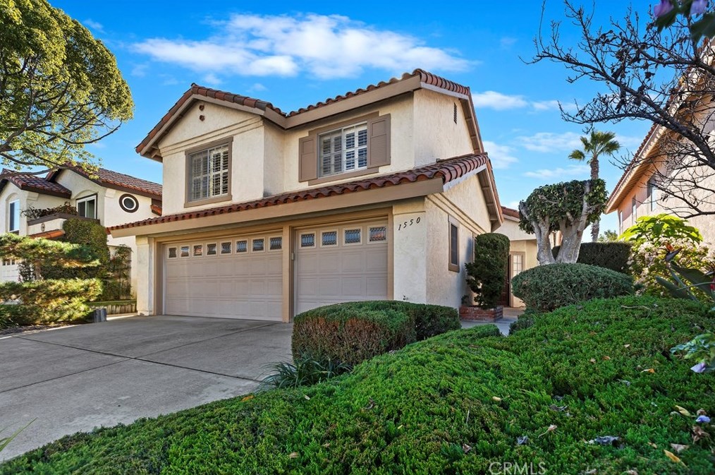 1550 Madrid Dr, Vista, CA 92081