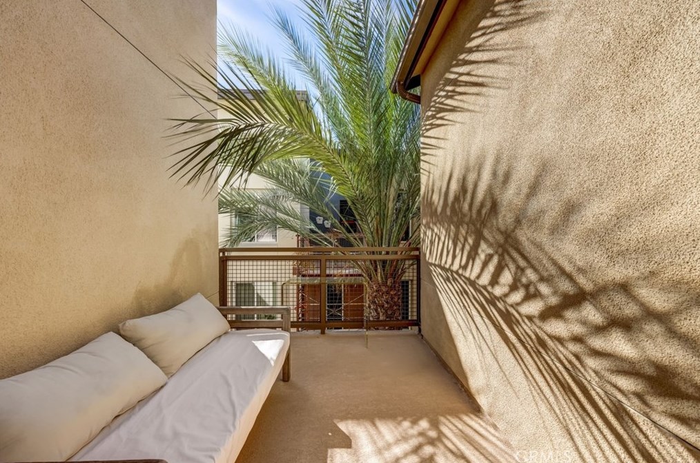 15 Waldorf, Irvine CA  92612-1066 exterior