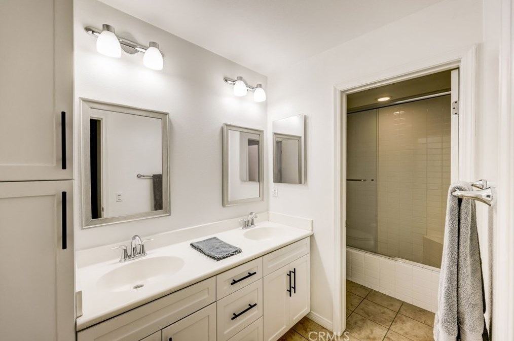 15 Waldorf, Irvine CA  92612-1066 exterior