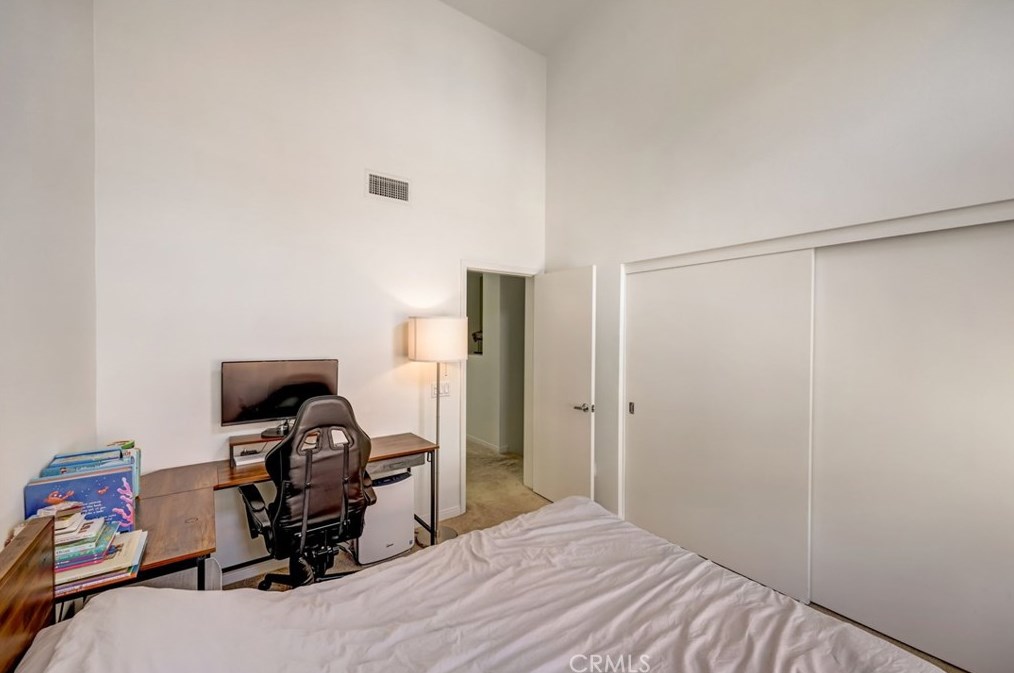 15 Waldorf, Irvine CA  92612-1066 exterior