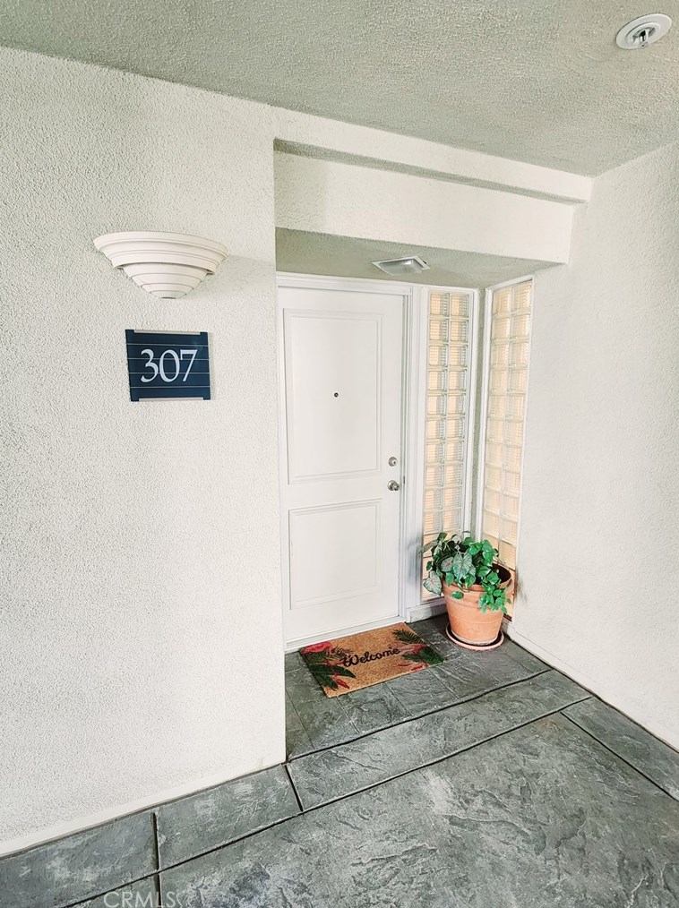 2253 Martin #307, Irvine, CA 92612