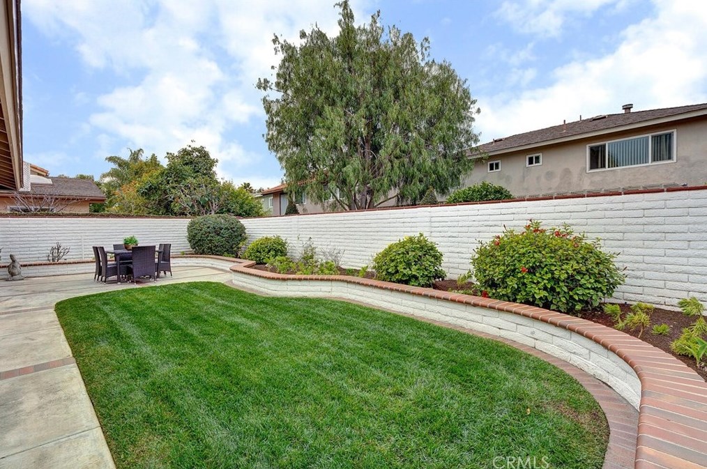 17 Butler St, Irvine CA  92612-2724 exterior