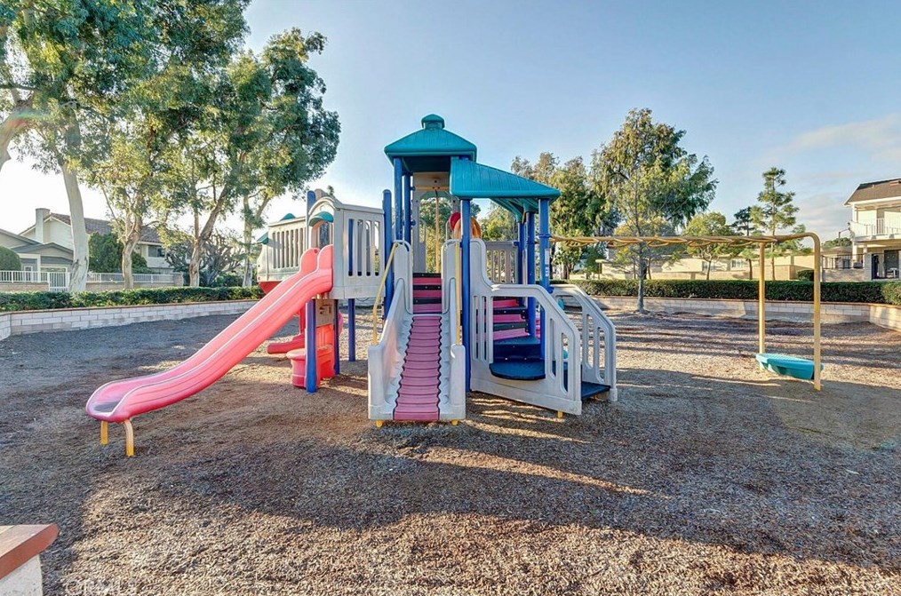 17 Butler St, Irvine CA  92612-2724 exterior