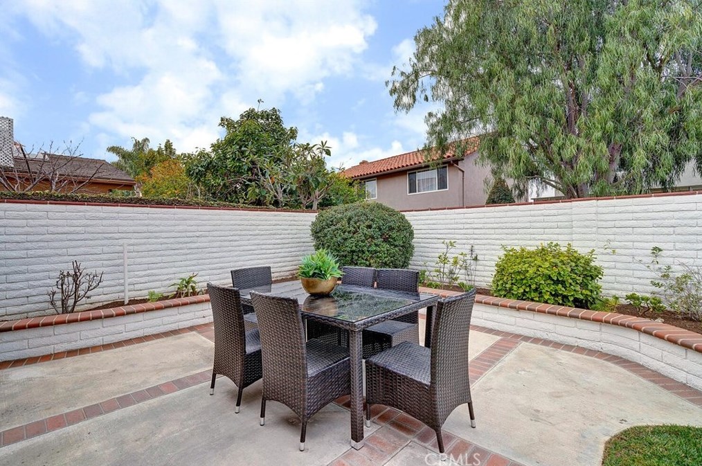 17 Butler St, Irvine CA  92612-2724 exterior