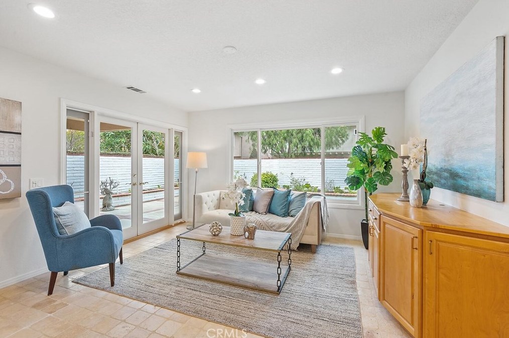 17 Butler St, Irvine, CA 92612-2724